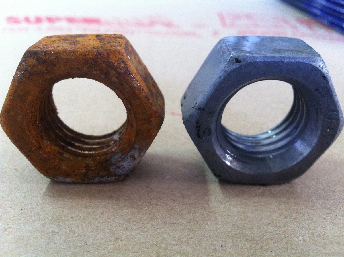 Ontvetter en ontroester voor metalen oppervlakken