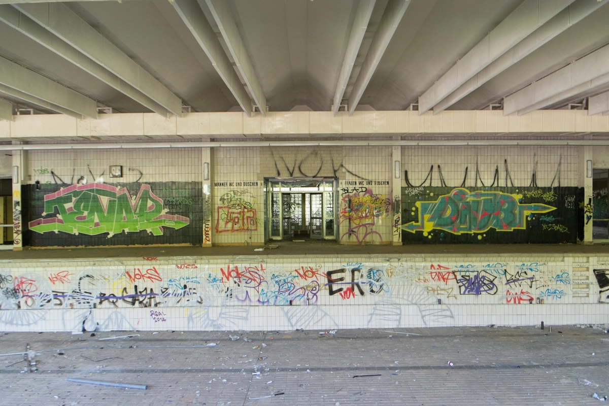des-graffitis-sur-le-mur Kleurloze anti-graffitibescherming